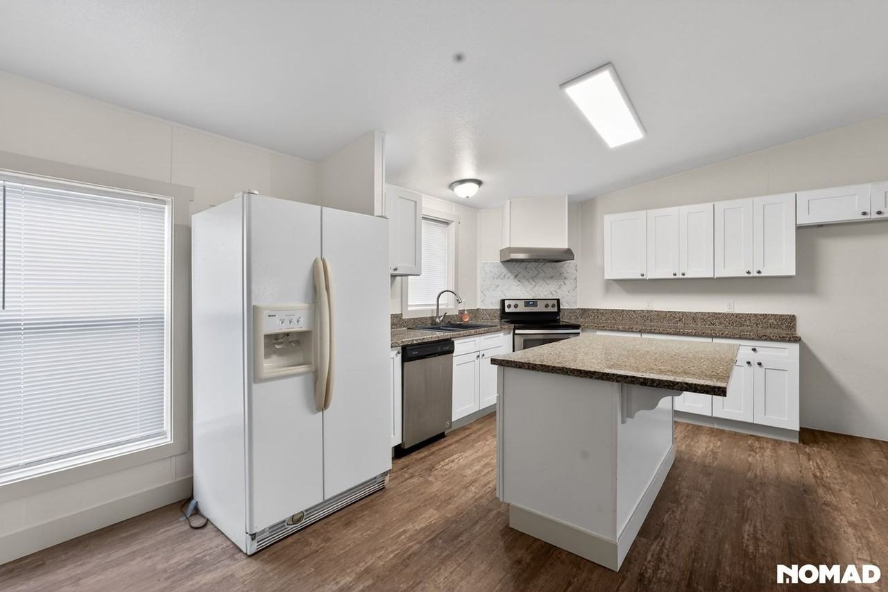 1325 Bramblewood Ln - Photo 4 of 23