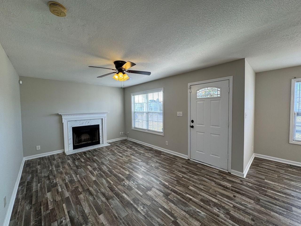 384 Andrew Dr - Photo 6 of 34