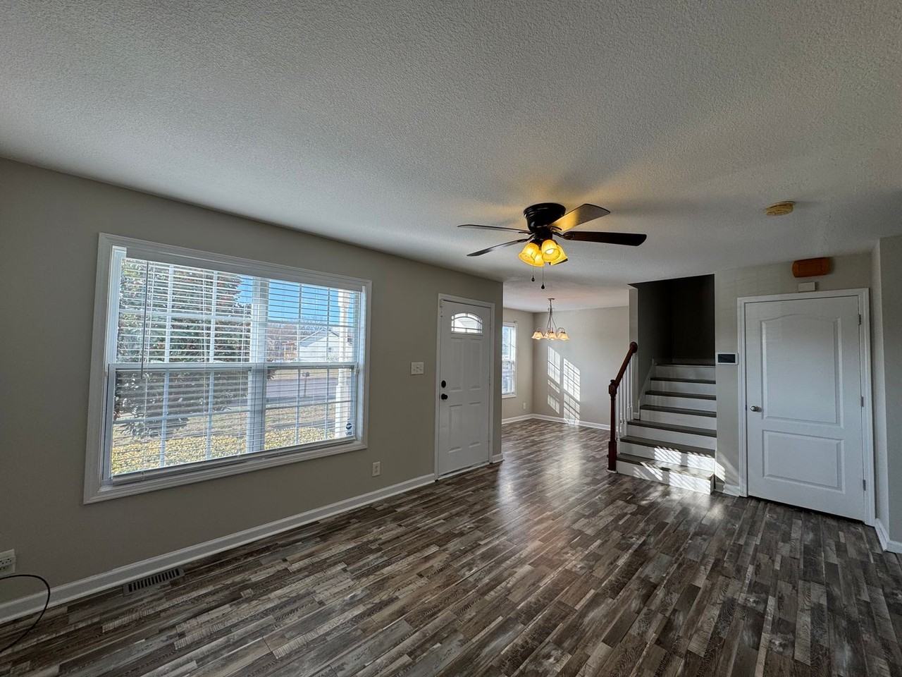 384 Andrew Dr - Photo 7 of 34