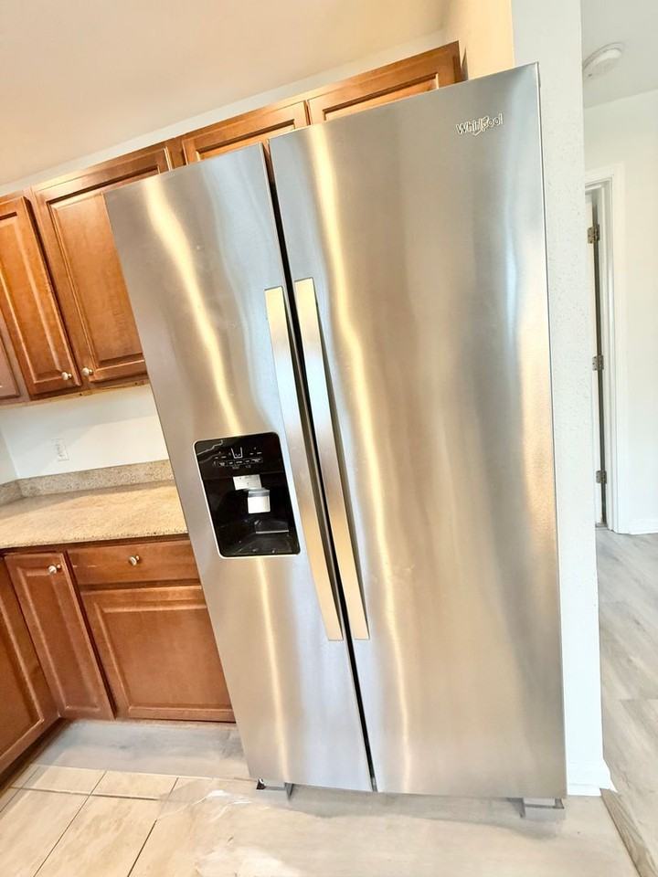 8018 W Glen Rd - Photo 2 of 50