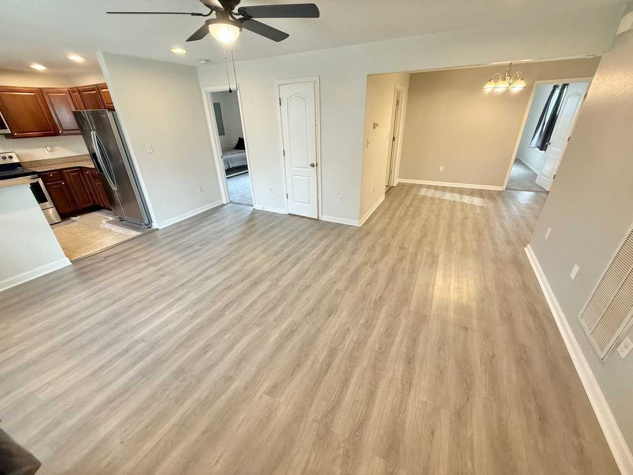 8018 W Glen Rd - Photo 3 of 50