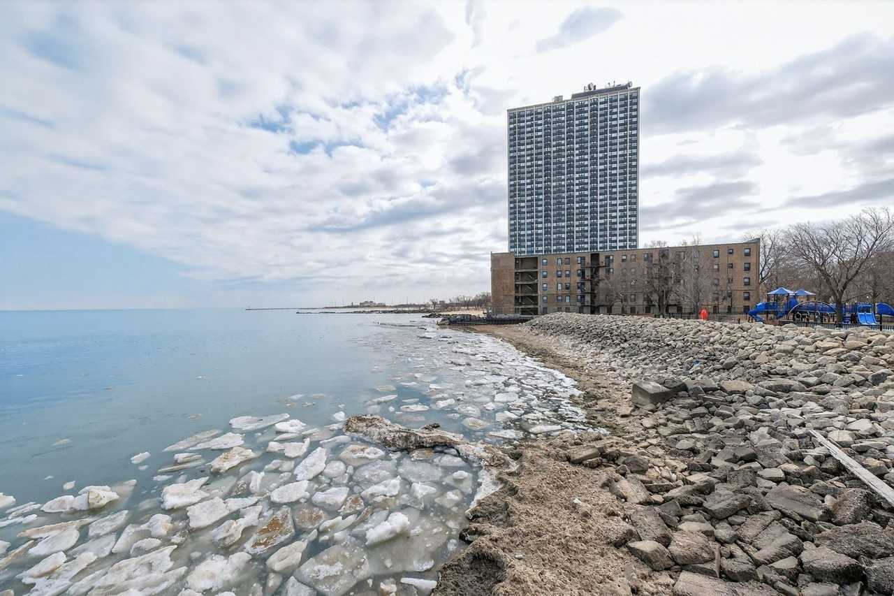 7337 S Shore Dr - Photo 4 of 22