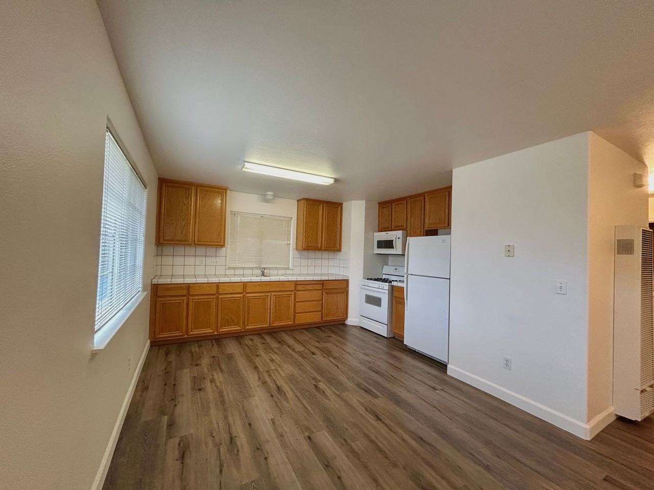 1206 West St #B - Photo 2 of 6