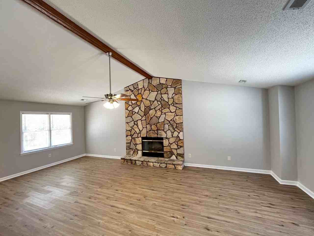 105 Bellhurst Cir - Photo 3 of 24