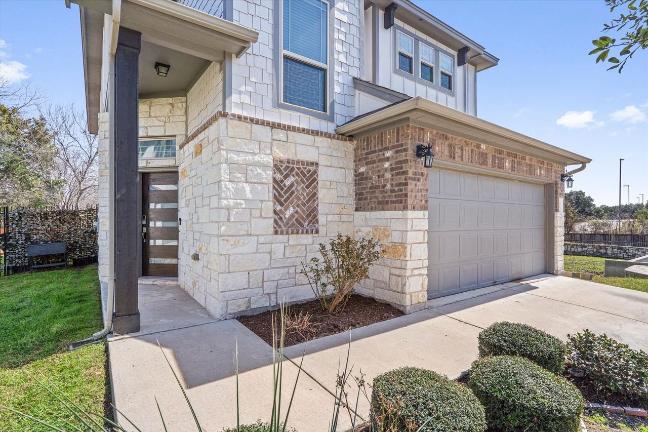 800 Totis Rd - Photo 3 of 40