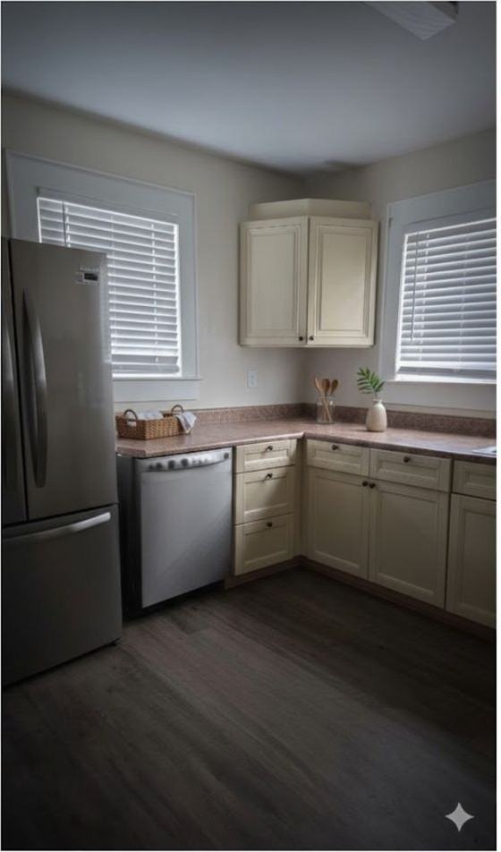 711 Marine St - Photo 4 of 8