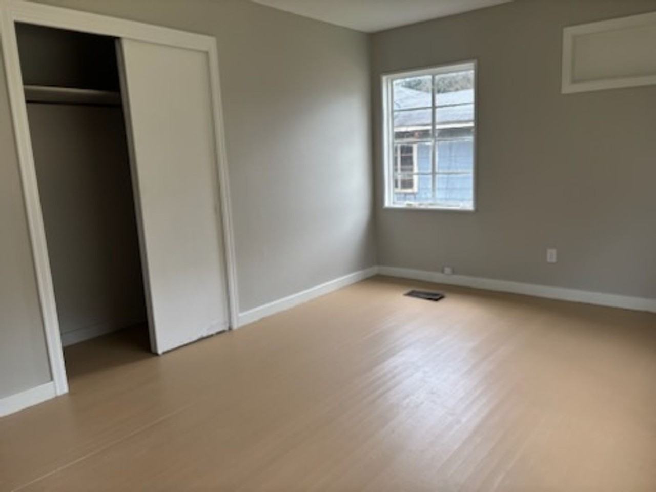 335 Cummins St - Photo 7 of 11