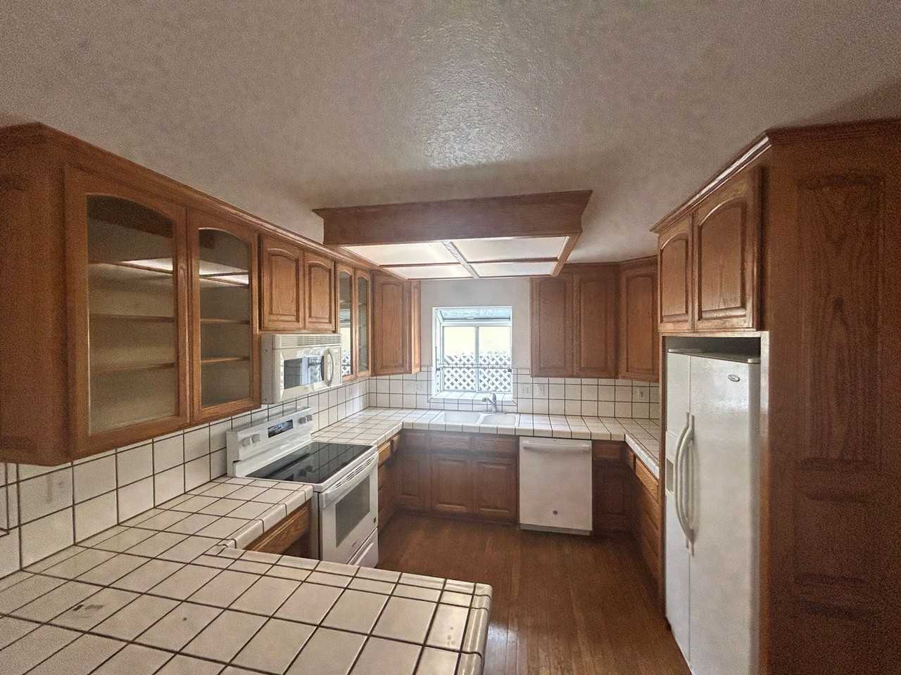 1870 Shadyside Ct - Photo 6 of 22