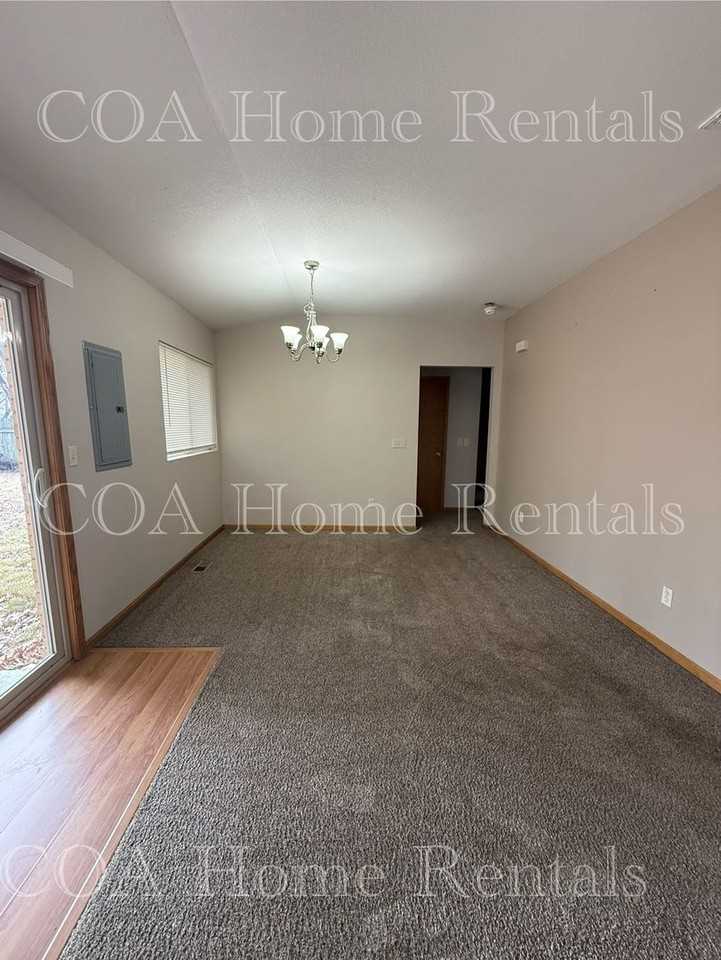 846 N Valleyview St - Photo 6 of 17