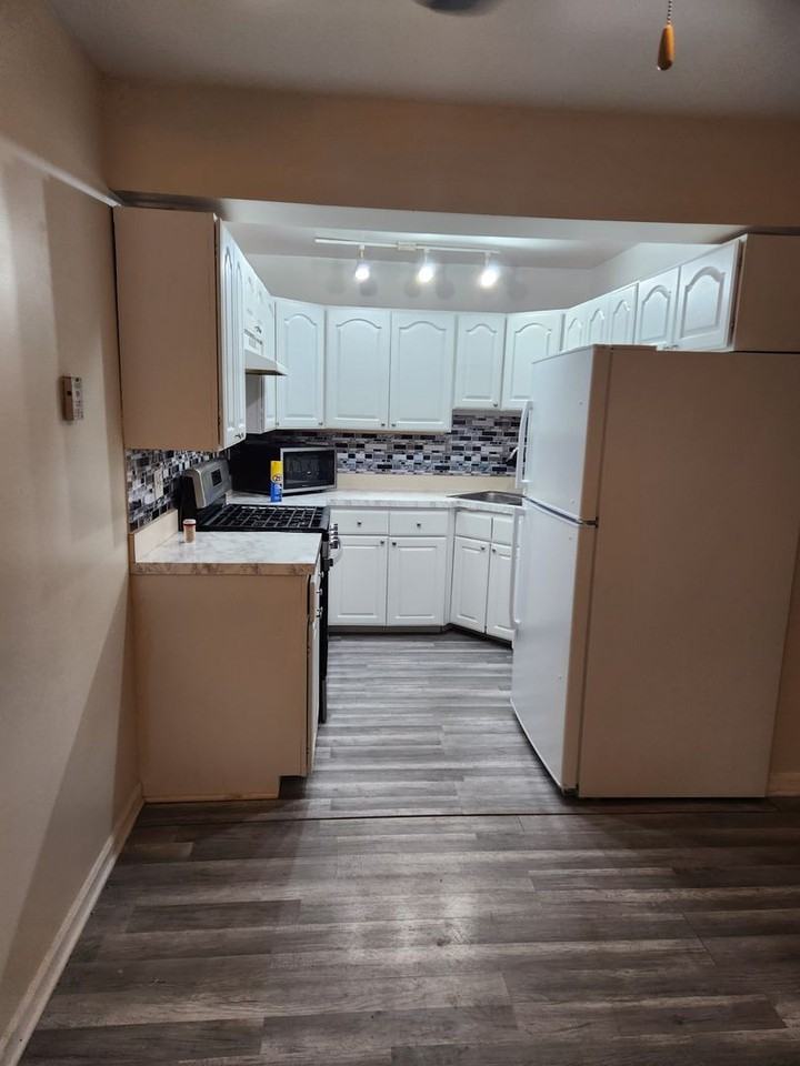 451 Doral Ter - Photo 3 of 19