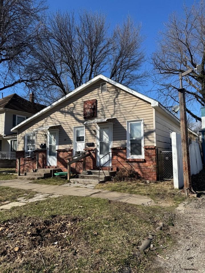 305 305 W Maple - 305 W Maple - #1 - Photo 2 of 6