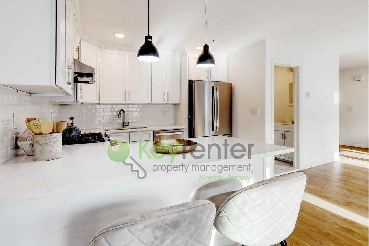 176 Pennington Ave - Photo 6 of 27