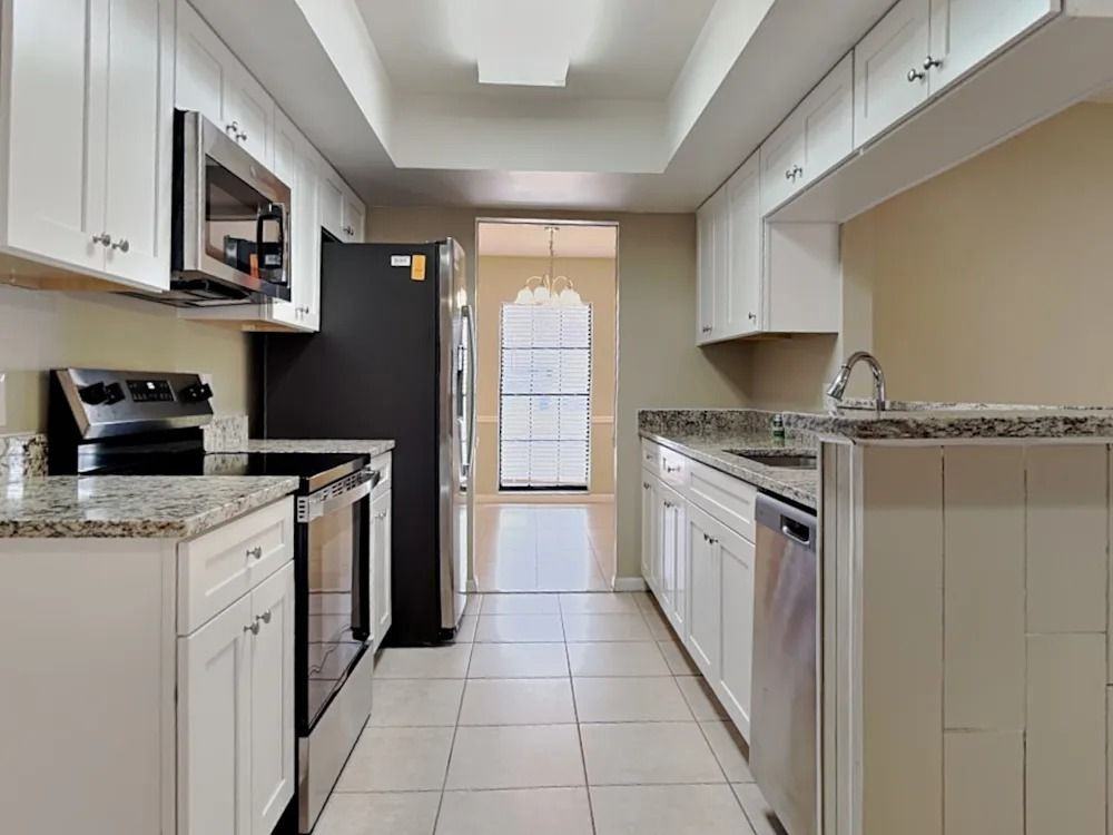 6321 W Cheery Lynn Rd #NA - Photo 3 of 5