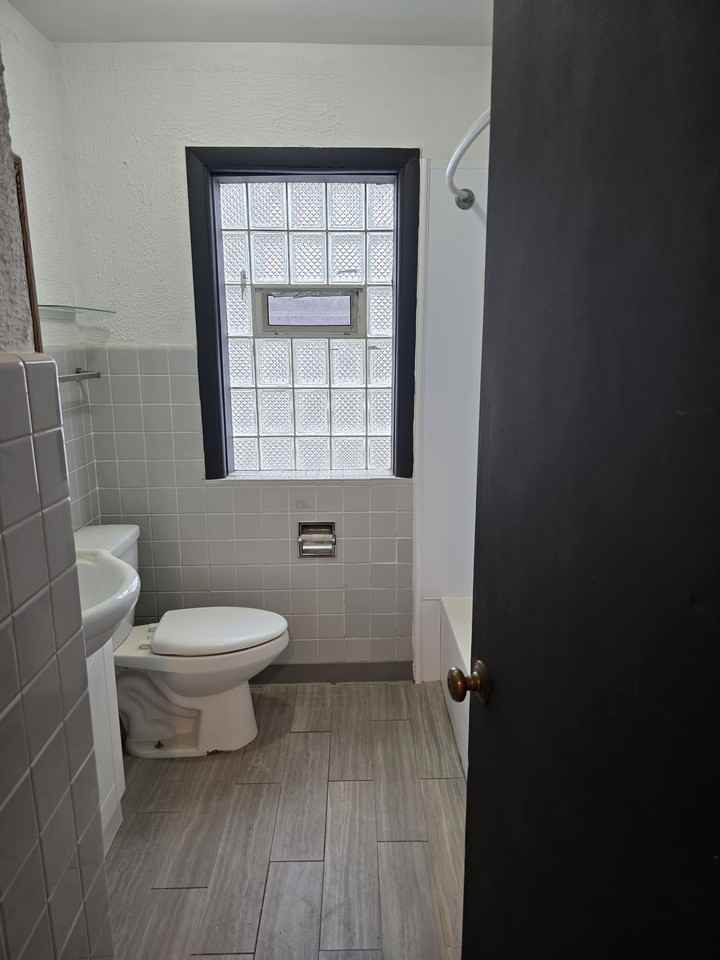 10601 S Hale Ave #2F - Photo 3 of 6