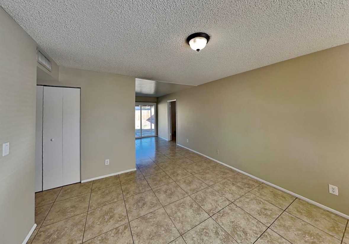 7123 W Flower St #NA - Photo 4 of 7