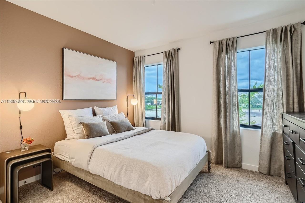 409 Northwest 12th Avenue ##409 - Photo 4 of 27