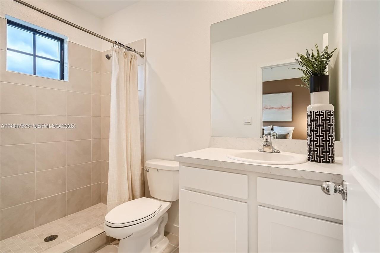 409 Northwest 12th Avenue ##409 - Photo 6 of 27