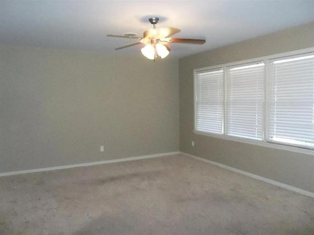 3019 57th St - Photo 3 of 6