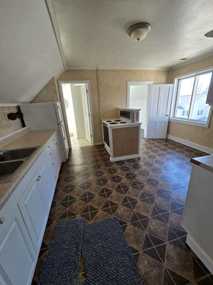 511 N Genesee St - Photo 2 of 20