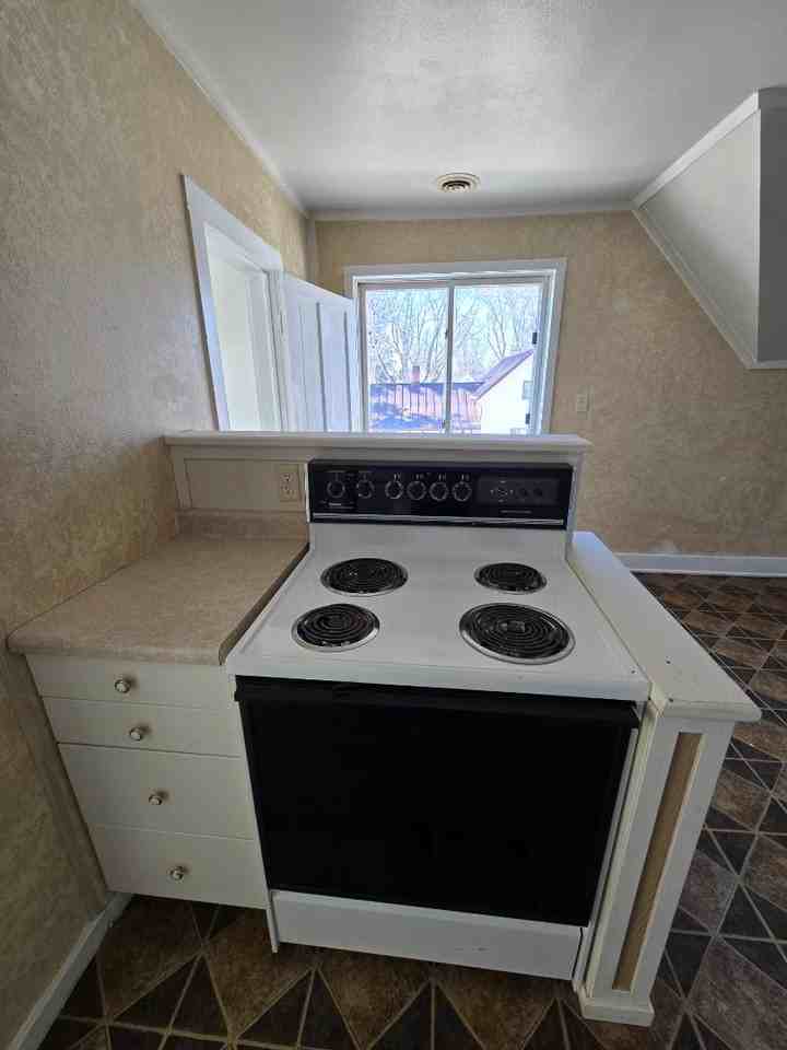 511 N Genesee St - Photo 4 of 20