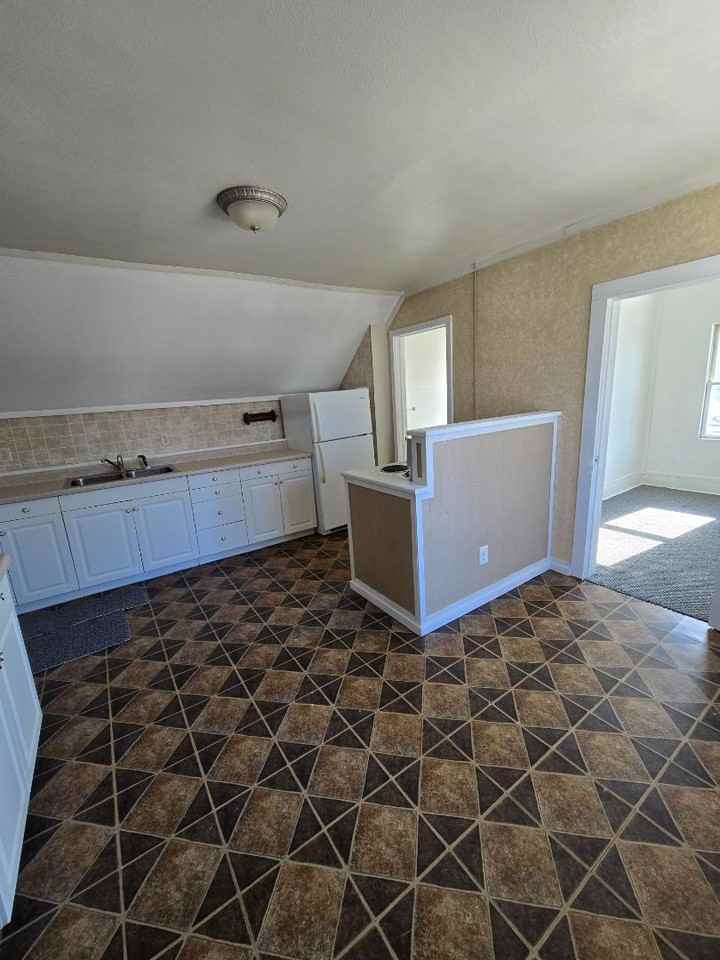 511 N Genesee St - Photo 6 of 20