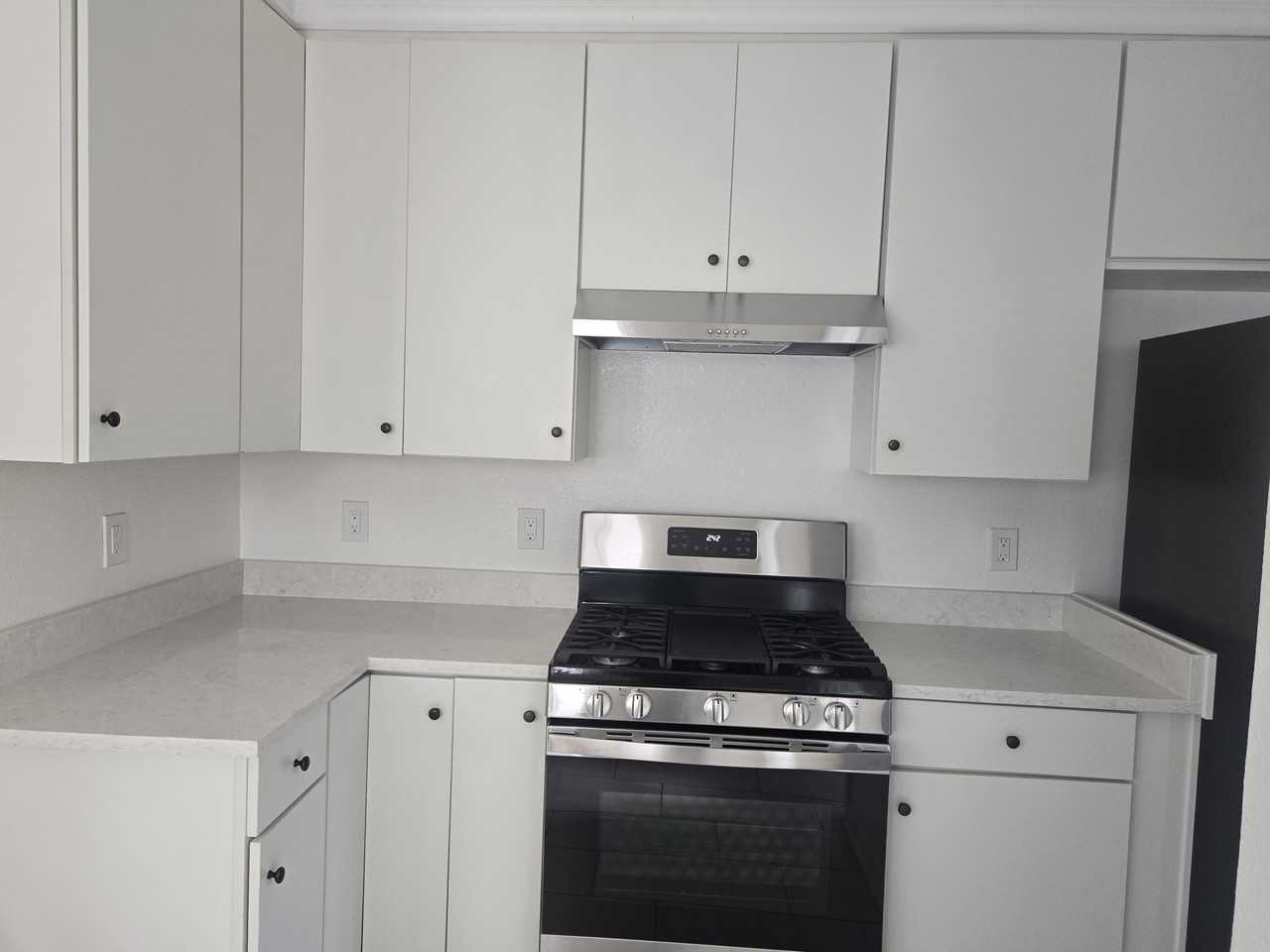 7216 Waring Avenue - Photo 2 of 13