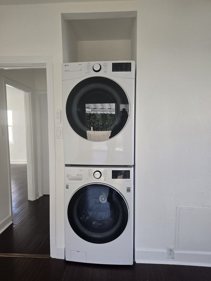 7216 Waring Avenue - Photo 7 of 13