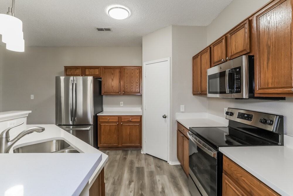 4924 Cape St - Photo 6 of 16