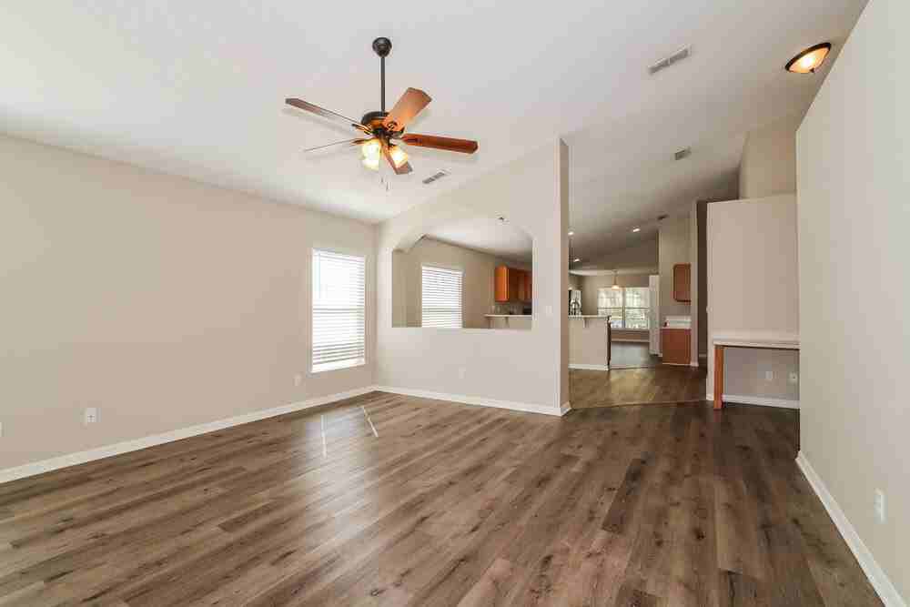 4085 Waltham Forest Dr - Photo 4 of 16