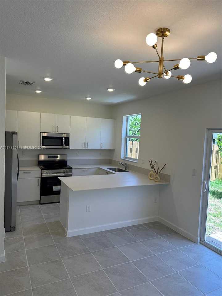 2627 Southeast 28th Street #2627 - Photo 6 of 41