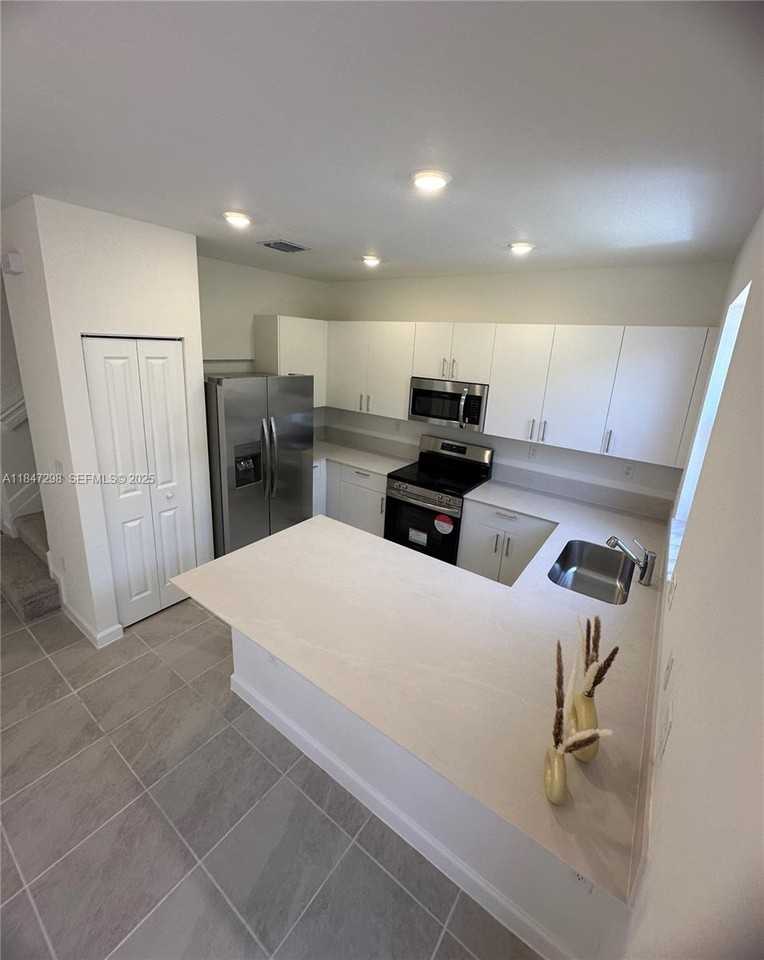 2627 Southeast 28th Street #2627 - Photo 7 of 41