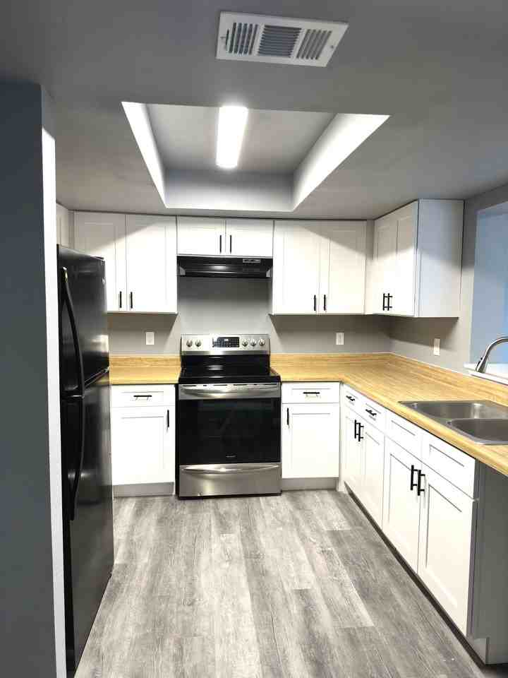 403 Hartline Dr #6 - Photo 4 of 22