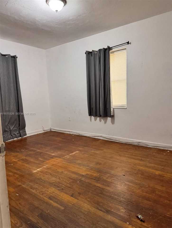 1565 Northeast 141st Street #1565 - Photo 7 of 33