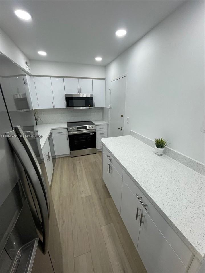 2501 South Ocean Drive #1233 - Photo 5 of 48