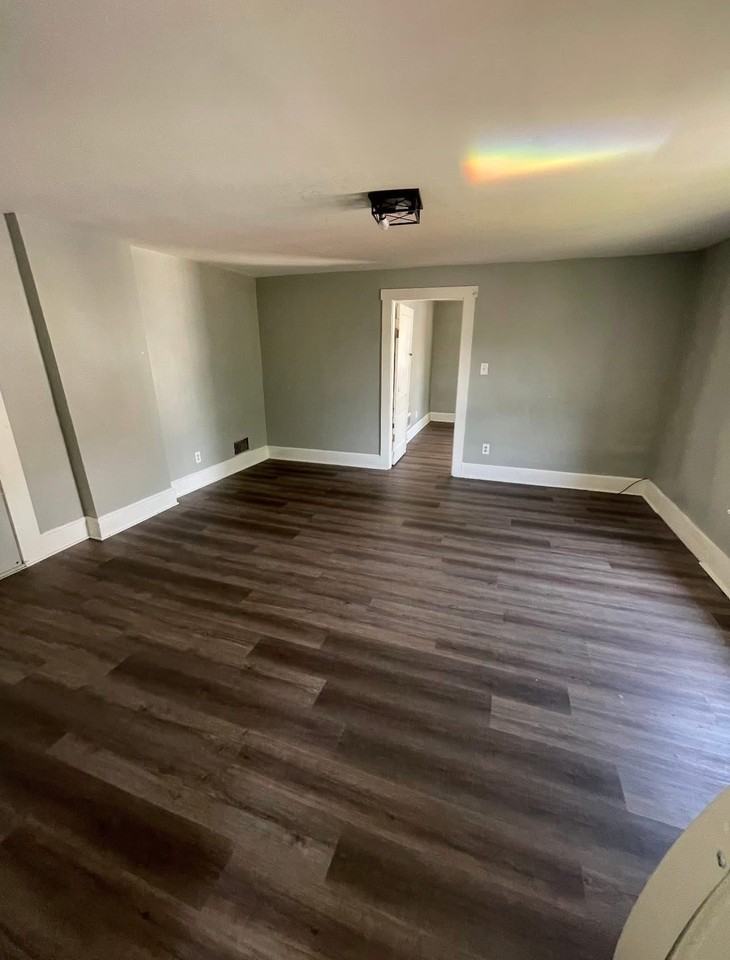 262 1/2 Corwin Ave #262-1-2 - Photo 2 of 4