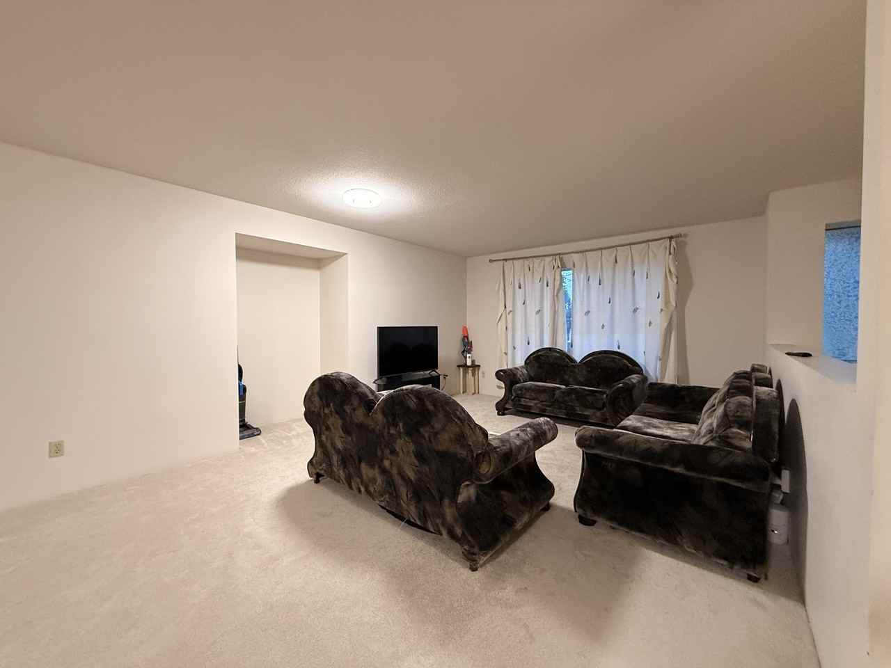 9829 156 Street - Photo 7 of 21