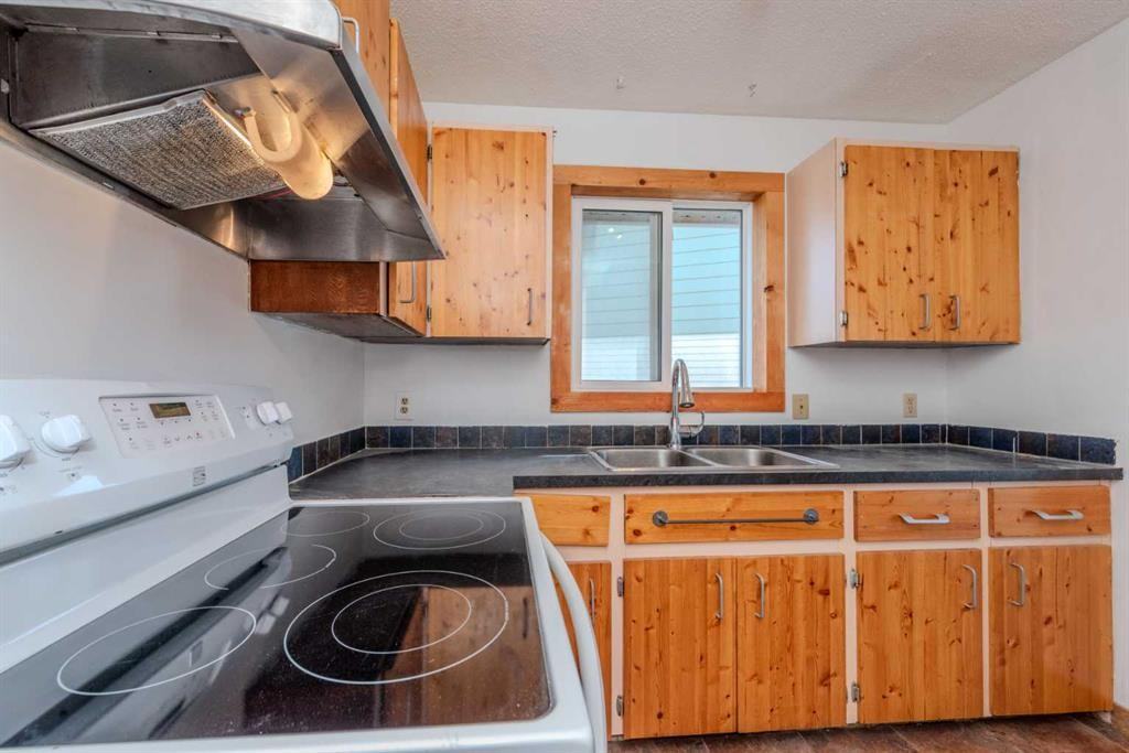 3036 Dover Cres Se #1 - Photo 4 of 13