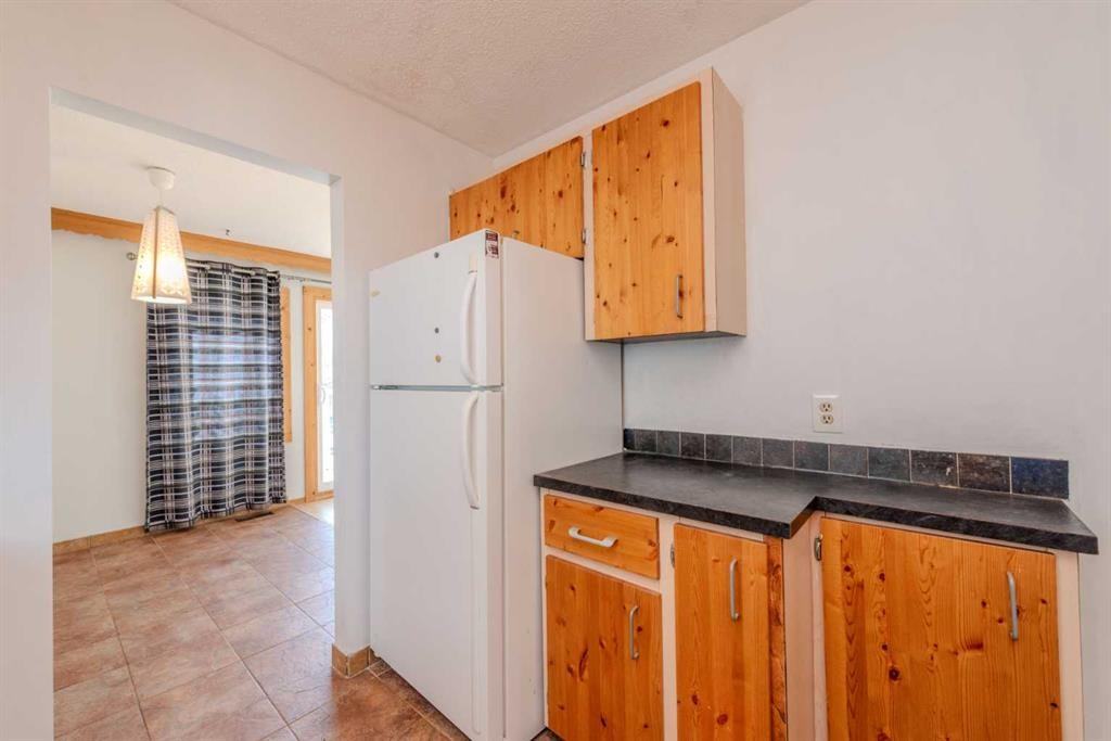 3036 Dover Cres Se #1 - Photo 5 of 13