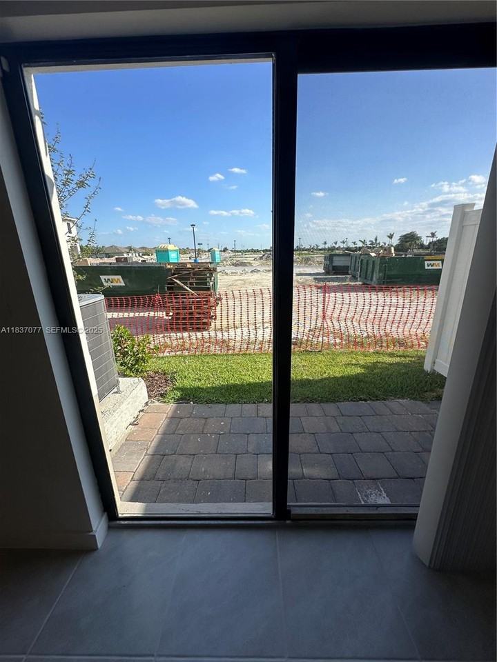 822 Southwest 11th Terrace - Photo 3 of 3