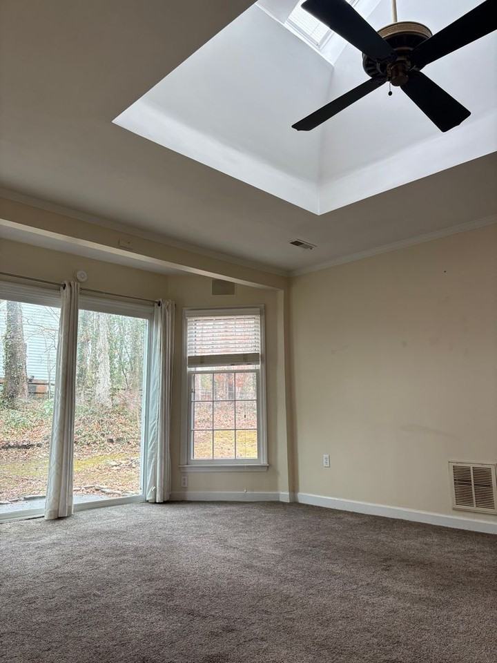 901 Winter Wood Dr - Photo 6 of 18