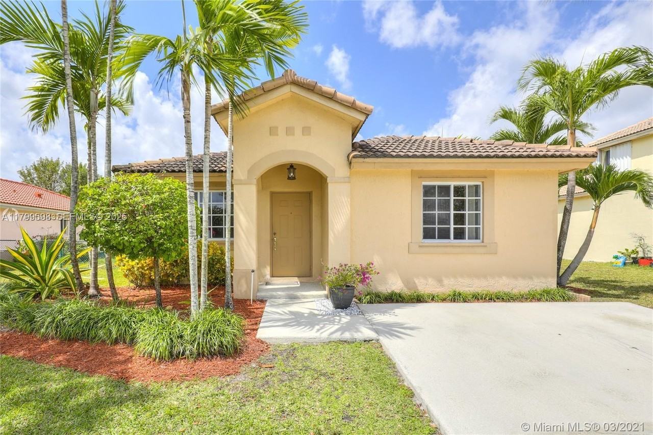 450 Southeast 30th Drive - Photo 2 of 15