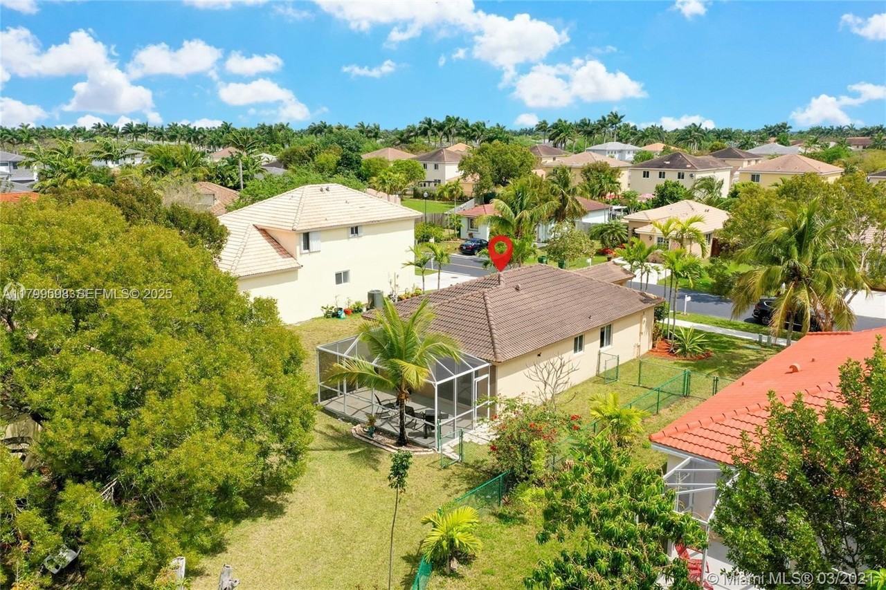 450 Southeast 30th Drive - Photo 5 of 15