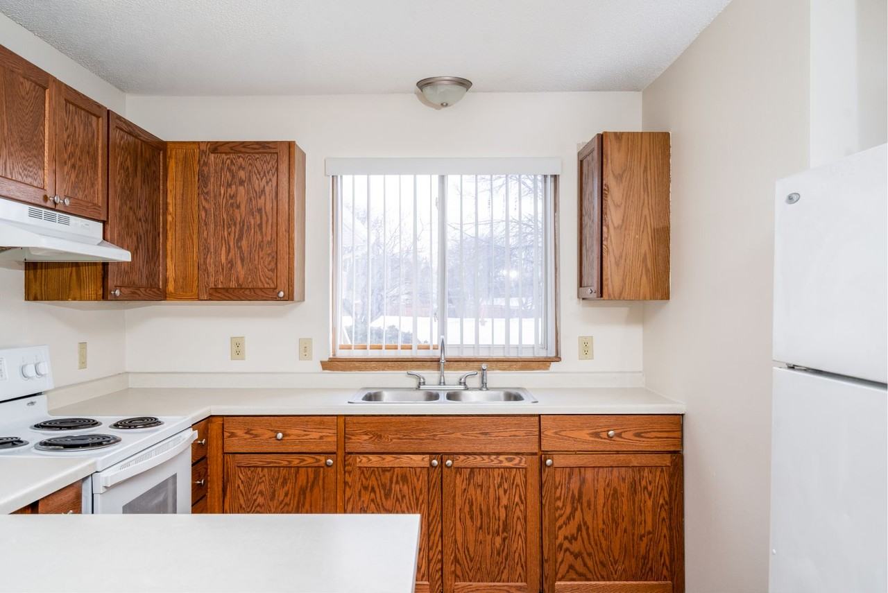 Raven Court Townhomes - Photo 3 of 23