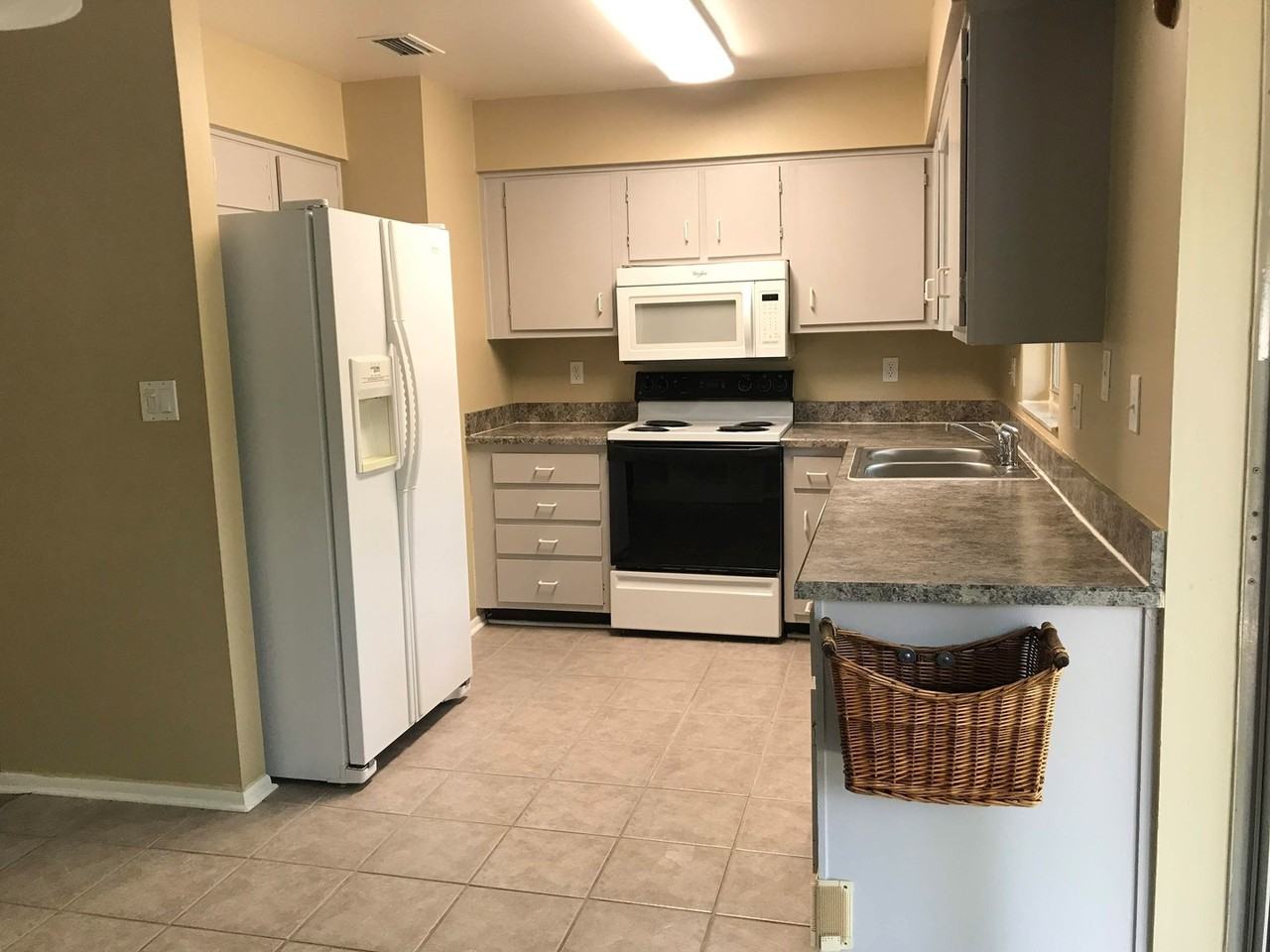 4215 Nw 20th Dr - Photo 3 of 15