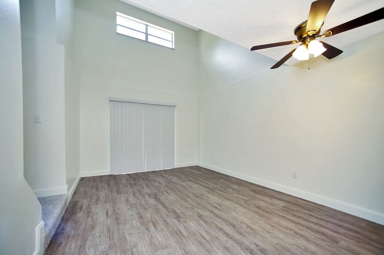 1476 Croftwood Dr - Photo 2 of 13