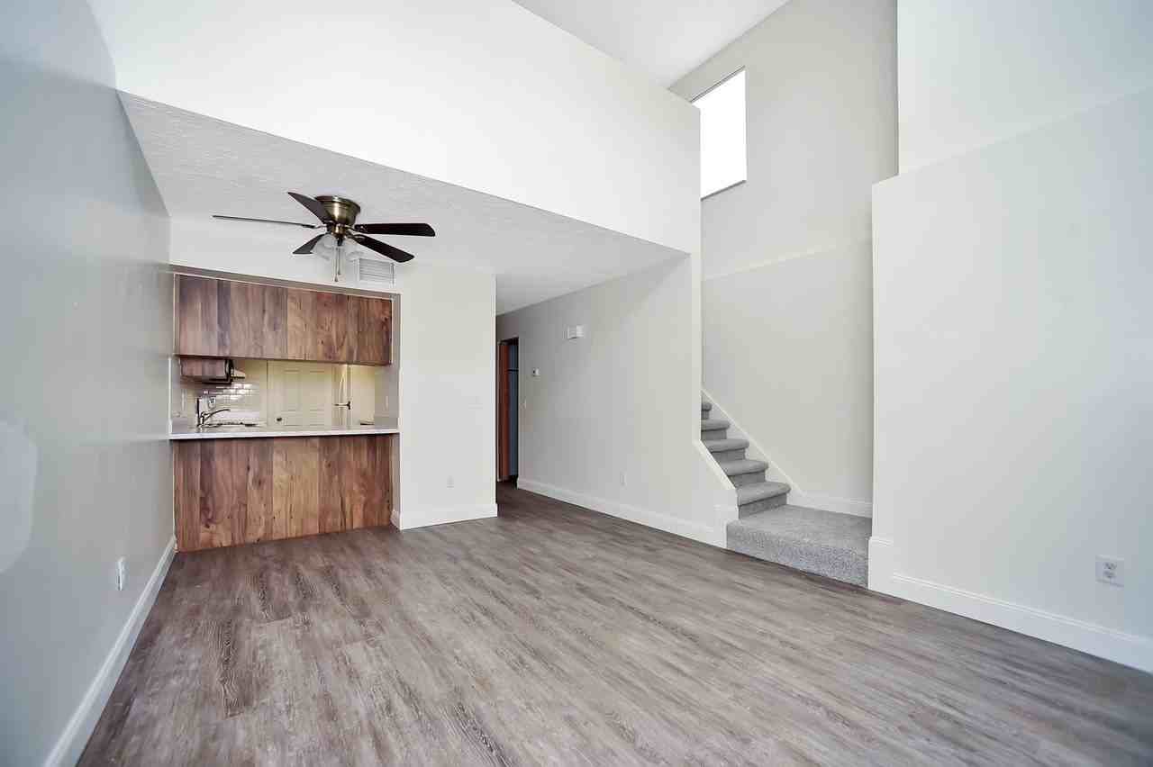 1476 Croftwood Dr - Photo 3 of 13