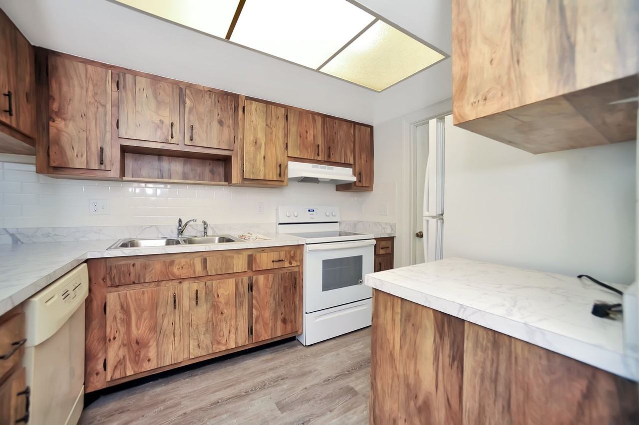 1476 Croftwood Dr - Photo 7 of 13