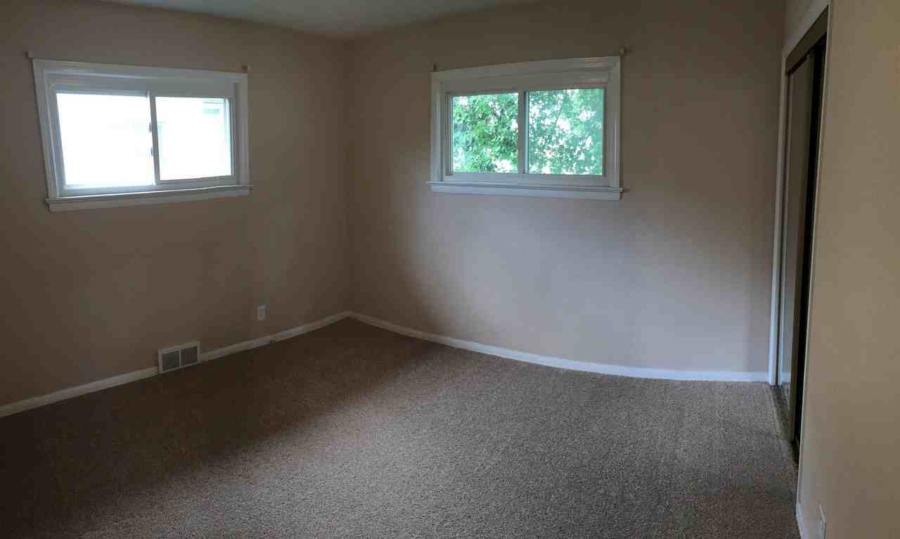 20751 Bowling Green Rd - Photo 6 of 10