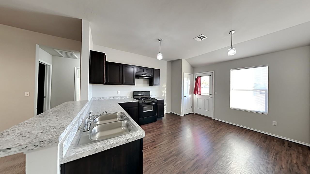 10704 Sw 23rd Ter - Photo 4 of 17