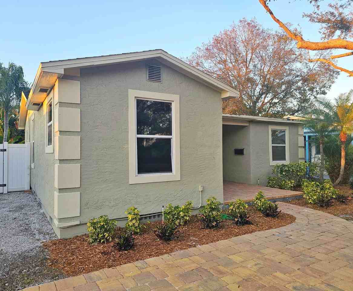 5610 Kelly Dr N - Photo 2 of 24